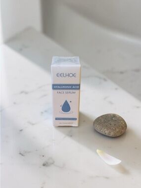 Eelhoe Hyaluronic Acid Face Serum - White & Light Blue